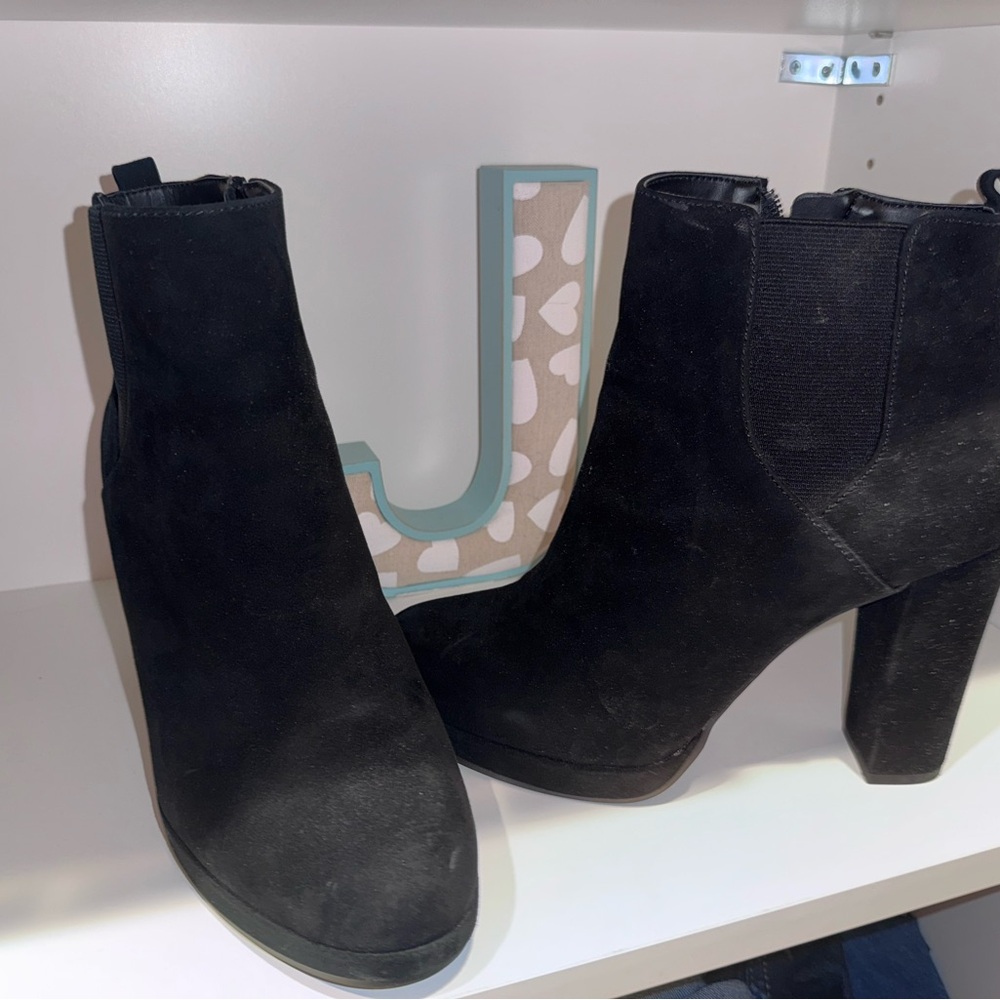 Elegant Black Heeled Boots